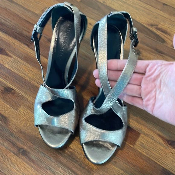 Burberry Metallic Gold Wooden Wedge Heel Leather Criss Cross Sandal - 41 10 - Picture 2 of 16